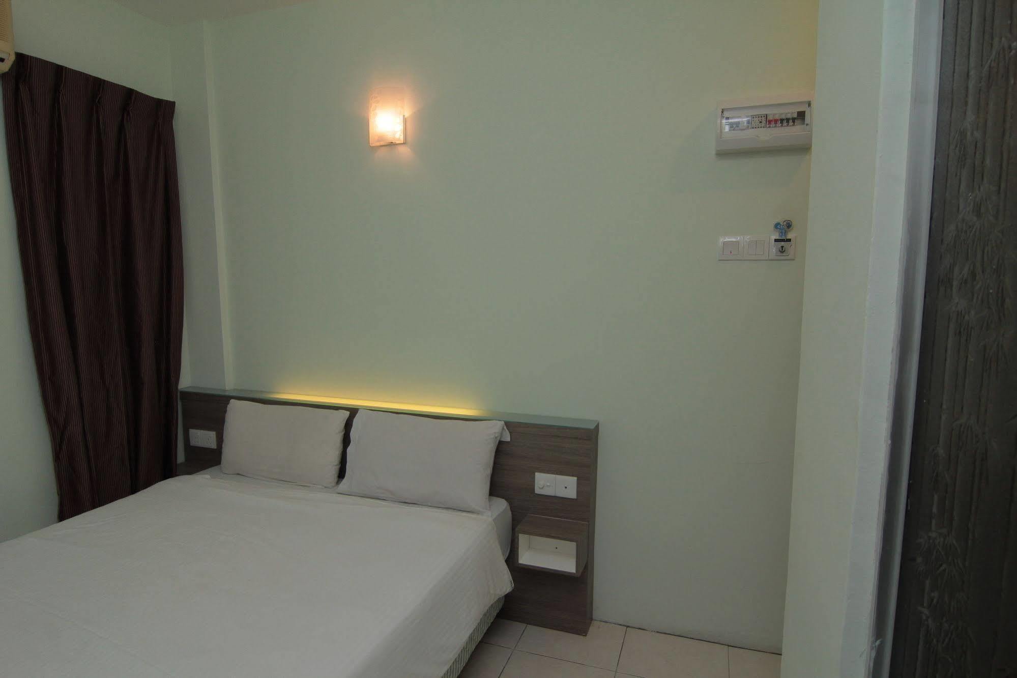 Azzahrah Rizq Hotel Malacca Exterior foto