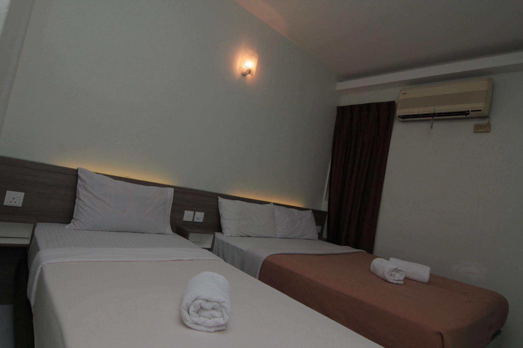 Azzahrah Rizq Hotel Malacca Exterior foto